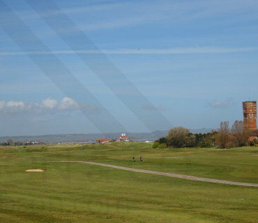 3 Bedroom, close to beach, golf course, littlestone, romney marsh, garden, 2 bathrooms, golf course views, sleeps 6, kent holiday home, new romney, cottage